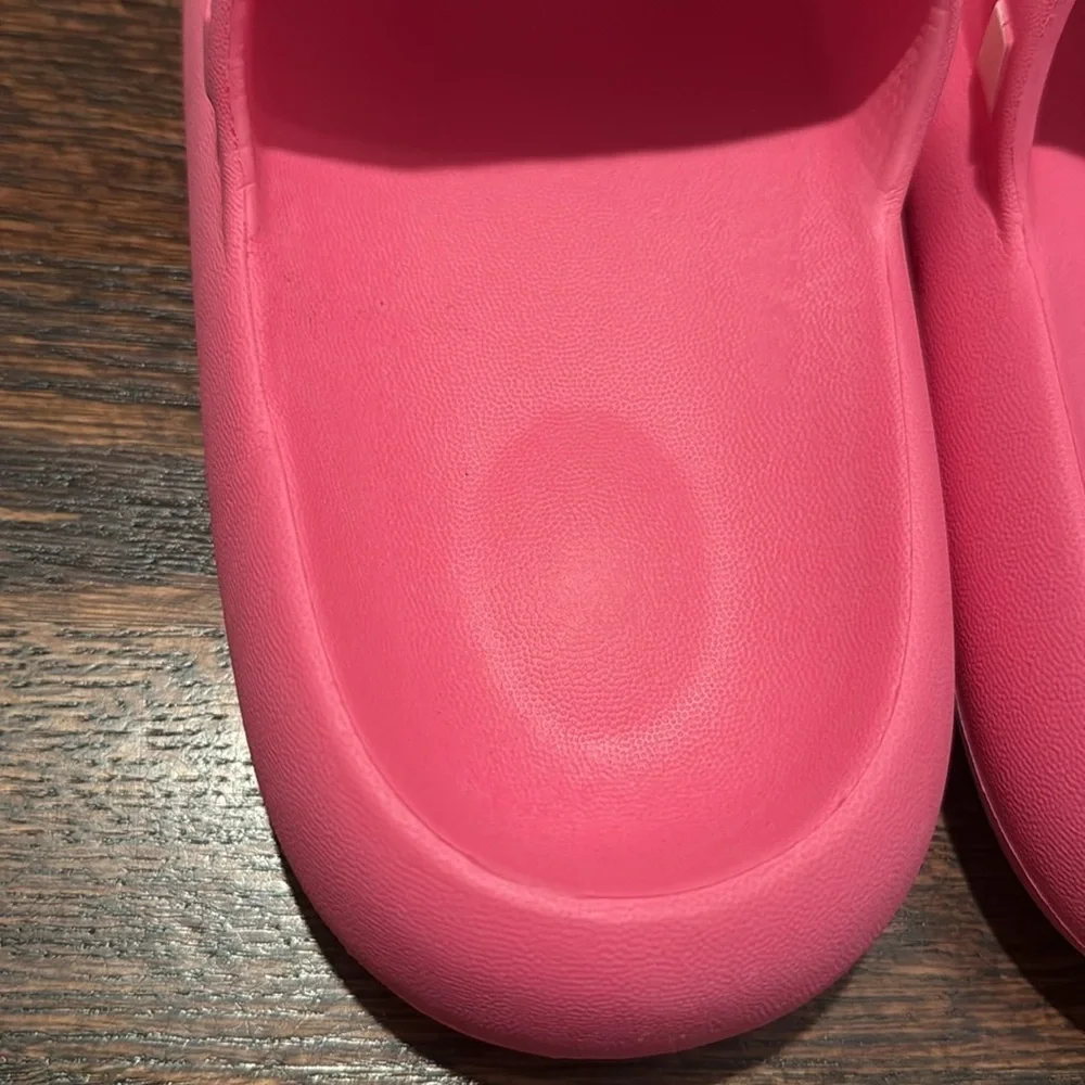 Kids Pink Slide Sandals comparable to 3.5-4.5 US shoe size